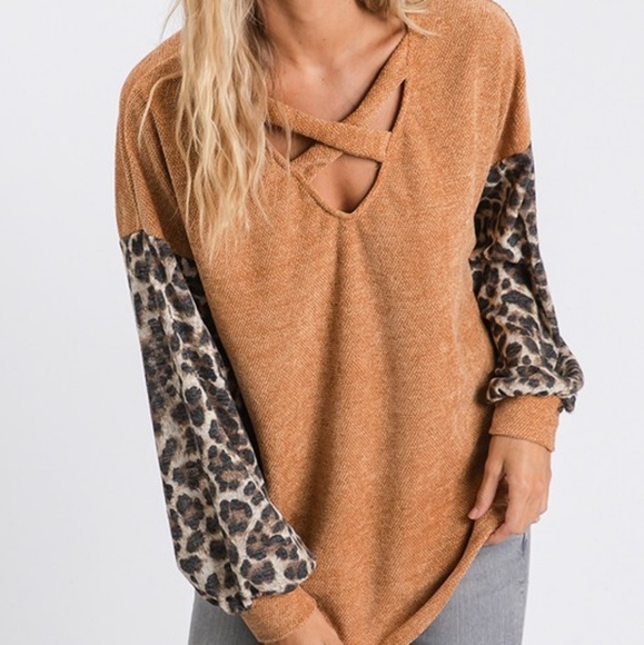 Last Medium Leopard Sleeve Knit Top - Picture 3 of 8
